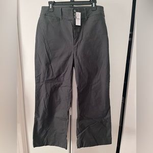 NWT Loft green crop pants.